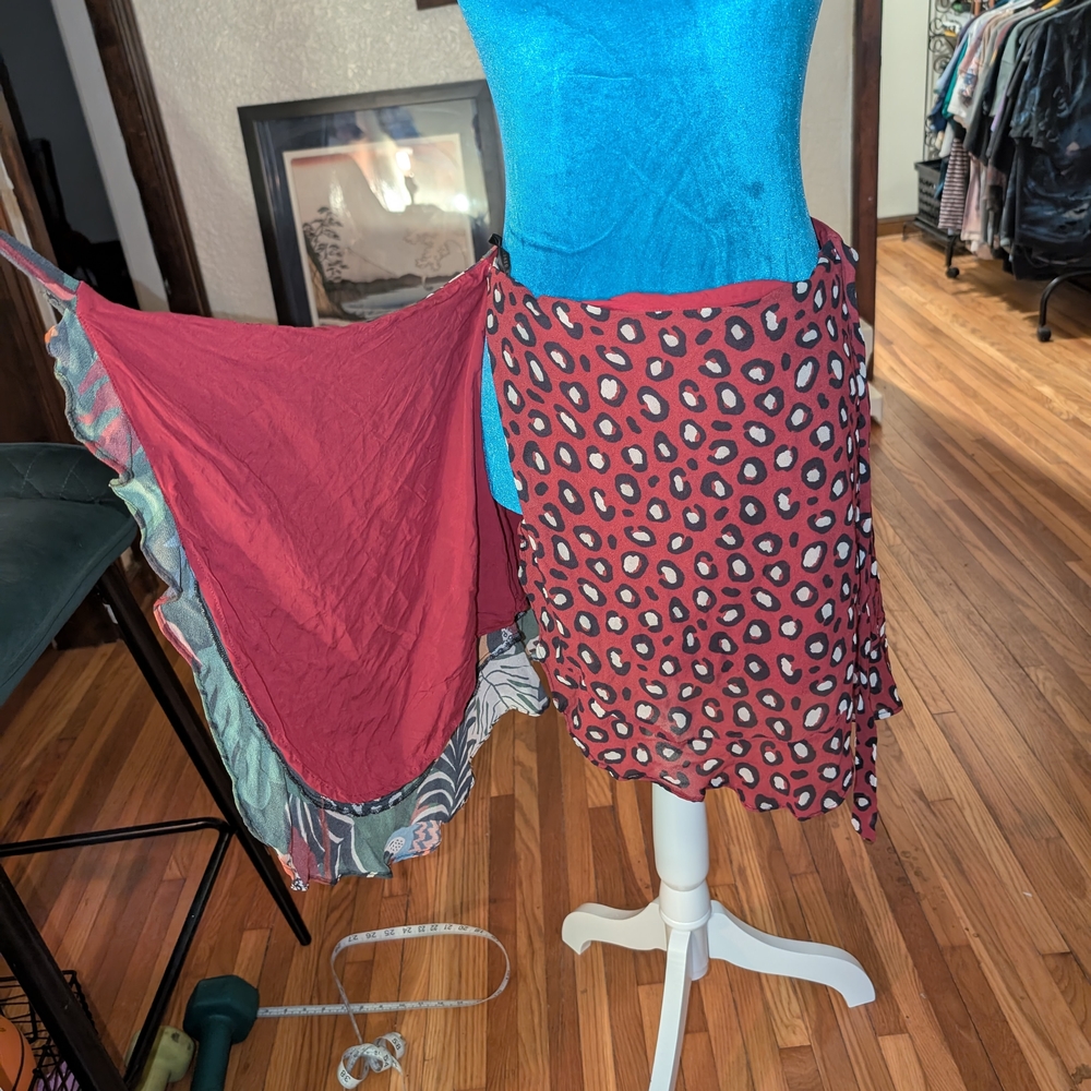 FARM Rio Red and Green Wrap Mini Skirt - Picture 5 of 6